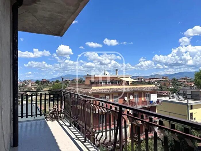 Appartamento quadrilocale in vendita in Via Rometta, Roma