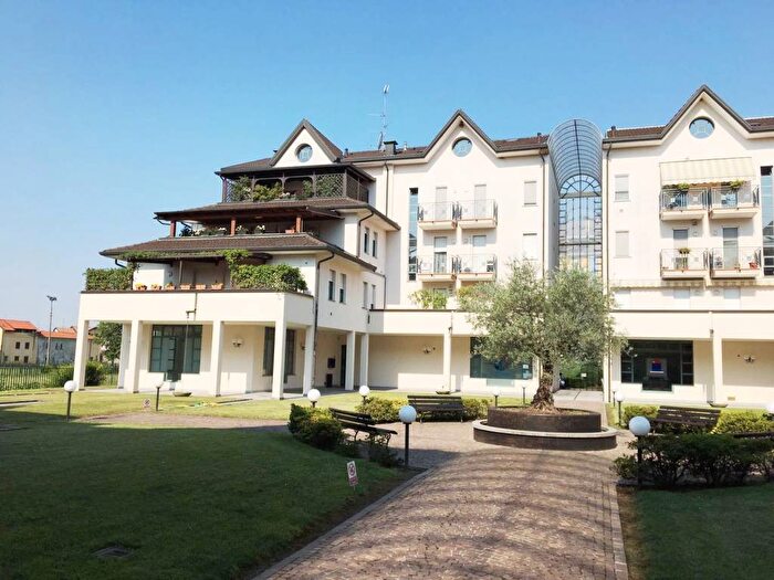 Casa trilocale in affitto in Via Amatore Sciesa, Ronchi, Gallarate