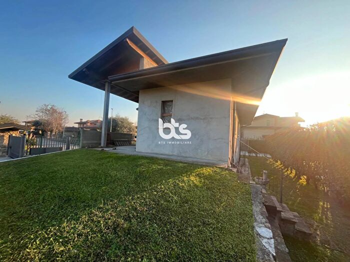 Casa trilocale in vendita in Via Vincenzo Bellini, Castelli Calepio