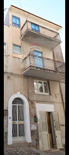 Casa con 8 locali in vendita in Via Rapisardi, Scicli