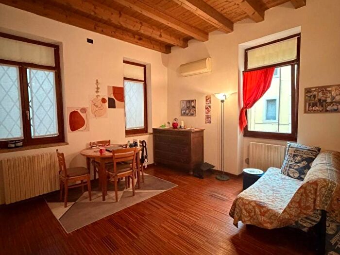Appartamento bilocale in affitto in Via Carlo Cattaneo, Centro Storico, Verona