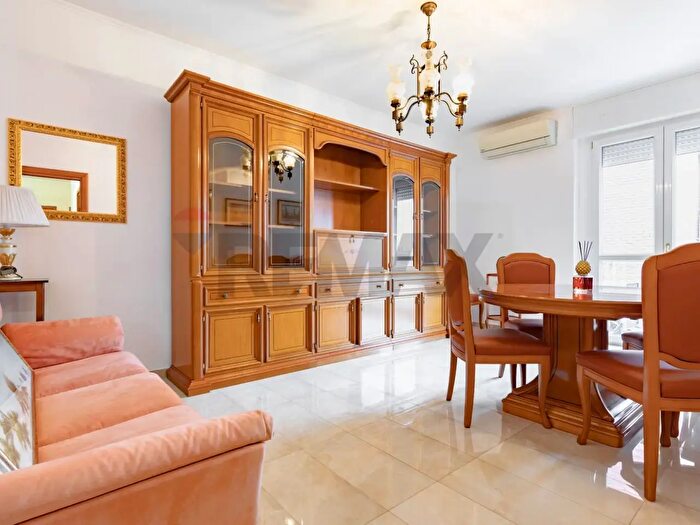 Appartamento trilocale in vendita in Via Erto, Baranzate