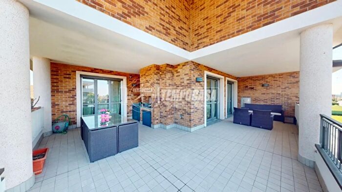 Appartamento con 6 locali in vendita in Via Ortles, Cesano Maderno