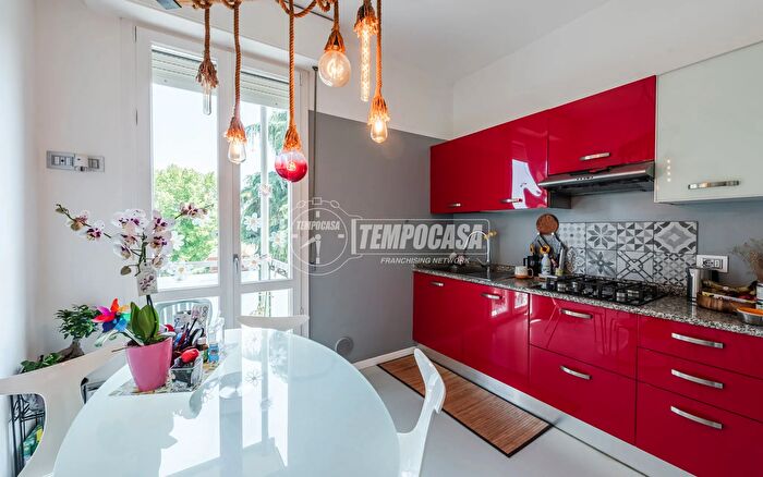 Appartamento con 5 locali in vendita in Modena