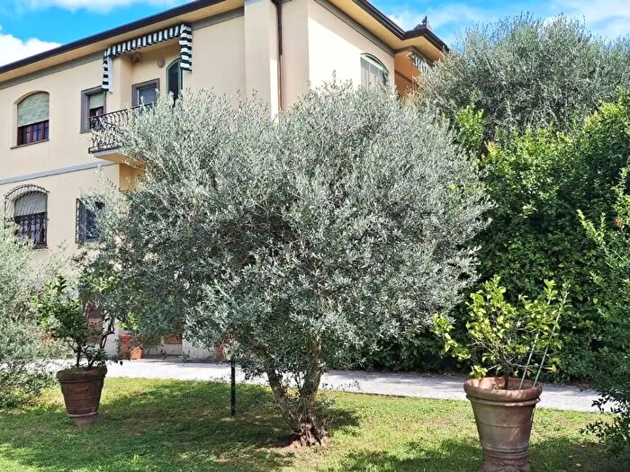 Casa con 13 locali in vendita in San Giuliano Terme