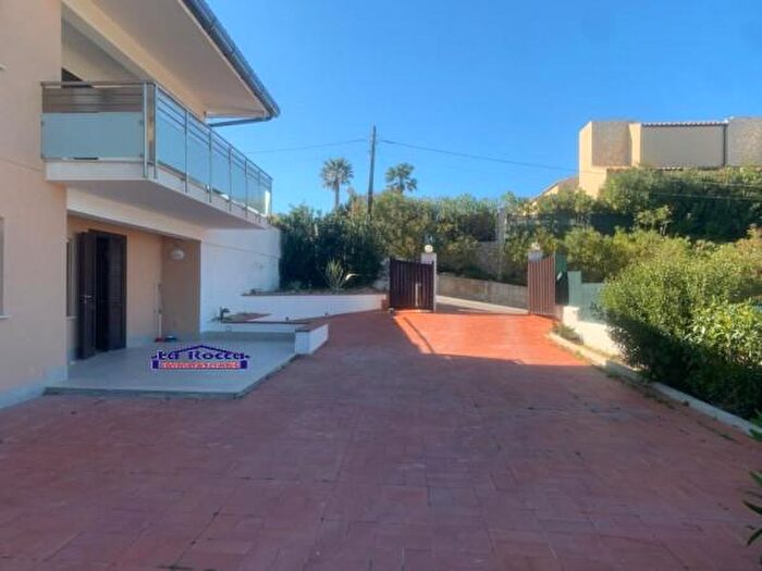 Appartamento quadrilocale in vendita in Via Stazione, Castellammare Del Golfo