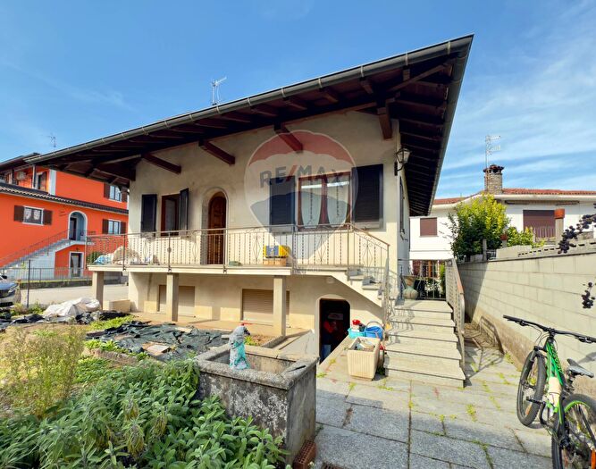 Casa con 6 locali in vendita in Cannobio
