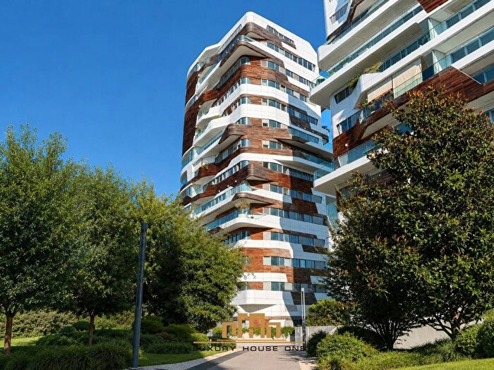 Appartamento trilocale in affitto in Via Senofonte, City Life, Milano
