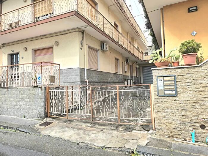 Appartamento quadrilocale in affitto in Via Salvatore Quasimodo, Fiumefreddo Di Sicilia