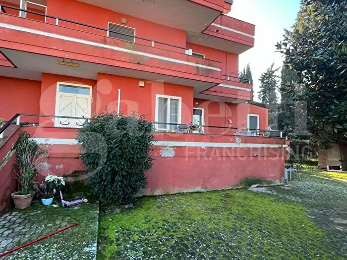 Appartamento quadrilocale in vendita in Llocalità Tutuni Snc, Vitulazio