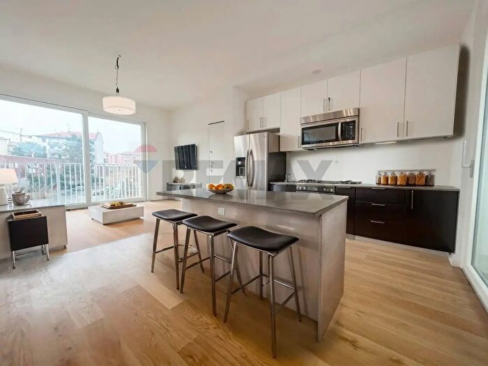 Appartamento trilocale in vendita in Via delle Forze Armate, Milano