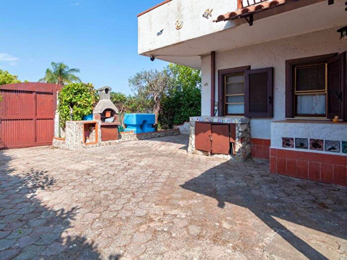 Casa quadrilocale in vendita in Roseto Capo Spulico