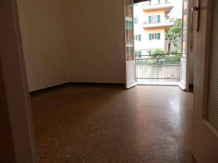 Appartamento quadrilocale in affitto in via La Spezia, Sampierdarena, Genova