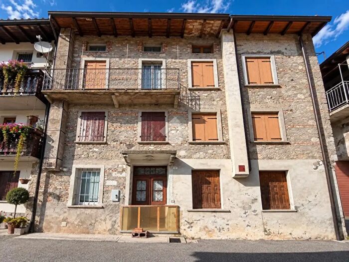 Casa con 5 locali in vendita in Via Serena, Verzegnis