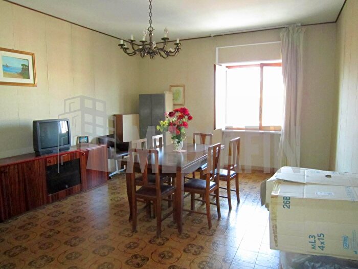 Appartamento con 6 locali in vendita in Via Mario Paramati, CoriglianoRossano