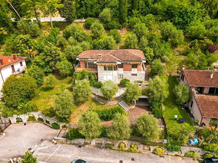 Casa con 5 locali in vendita in Via della Rocchetta, Salo