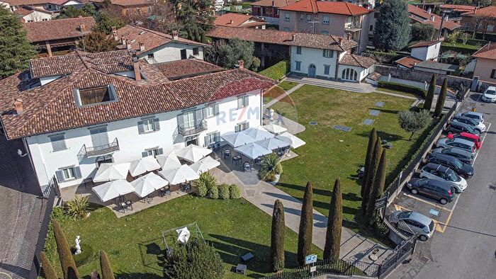 Casa con 18 locali in vendita in Via Rollo, Villa Di Serio