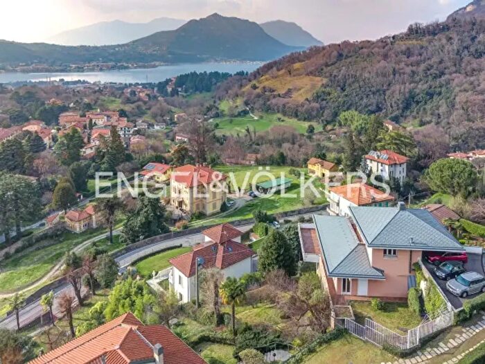 Casa con 6 locali in vendita in Calolziocorte