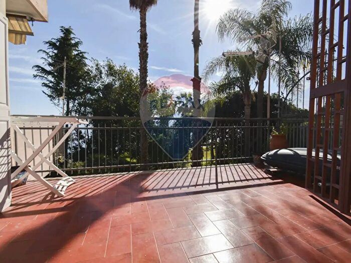 Appartamento trilocale in vendita in Via Provinciale per Riposto, Acireale