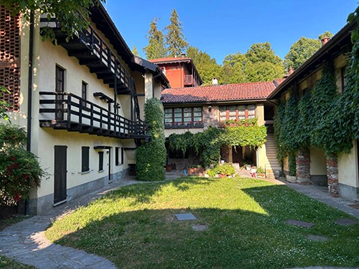 Appartamento bilocale in affitto in Piazza Cordevole, Velate Avigno, Varese