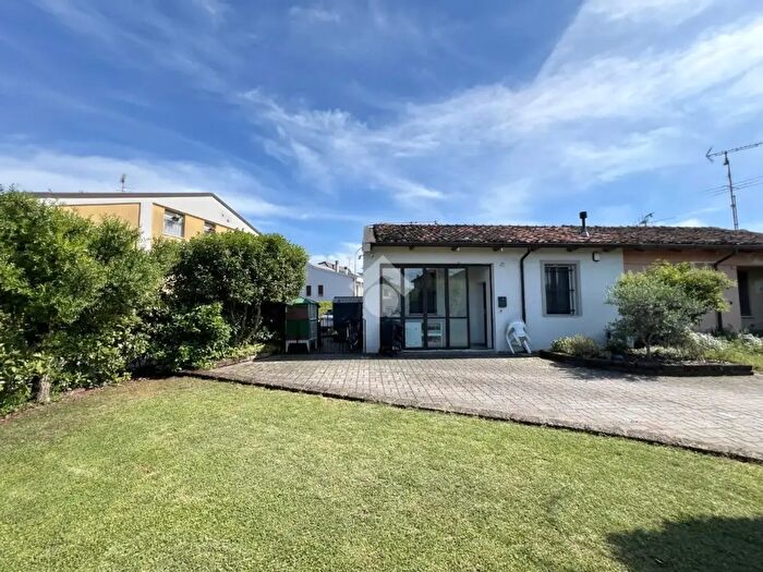 Casa trilocale in vendita in Via Marino Parenti, Asola