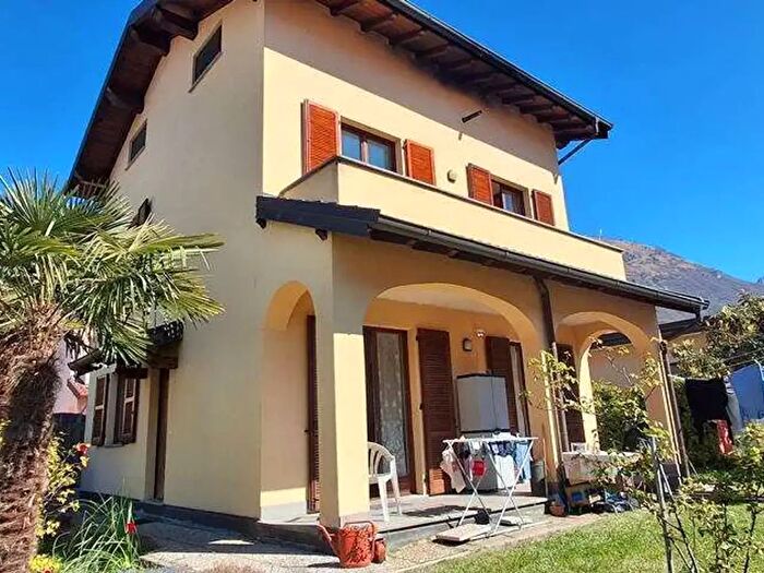 Casa con 12 locali in vendita in Via Statale, Porlezza