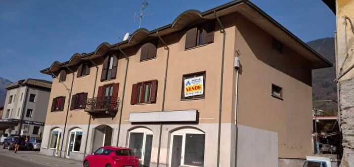 Appartamento quadrilocale in vendita in Via Nazionale Ovest, Berbenno Di Valtellina