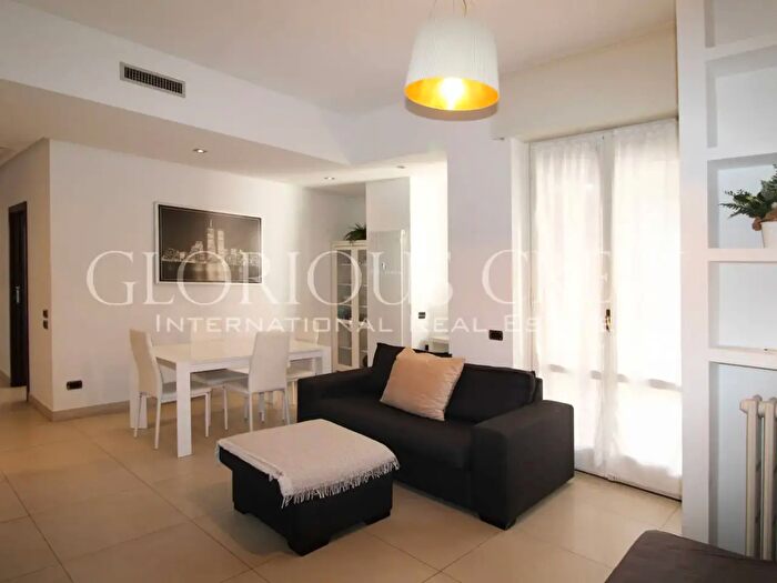 Appartamento trilocale in vendita in Via Santa Sofia, Milano