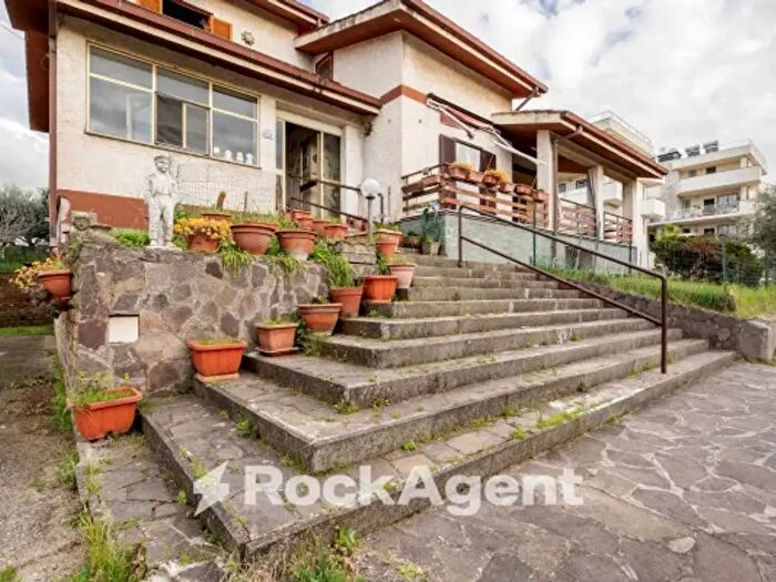 Casa con 6 locali in vendita in Via di Valle Muricana, Roma