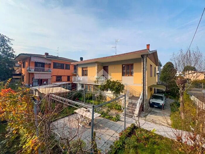 Casa trilocale in vendita in Via Penice, Broni