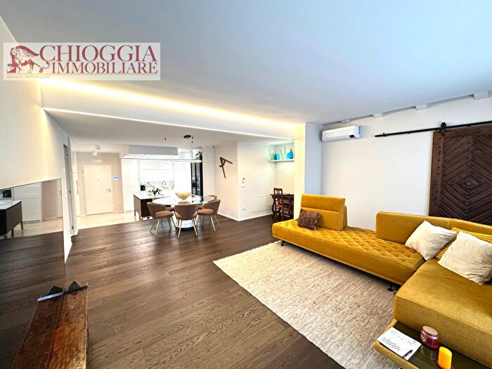 Appartamento trilocale in vendita in Via San Marco, Chioggia