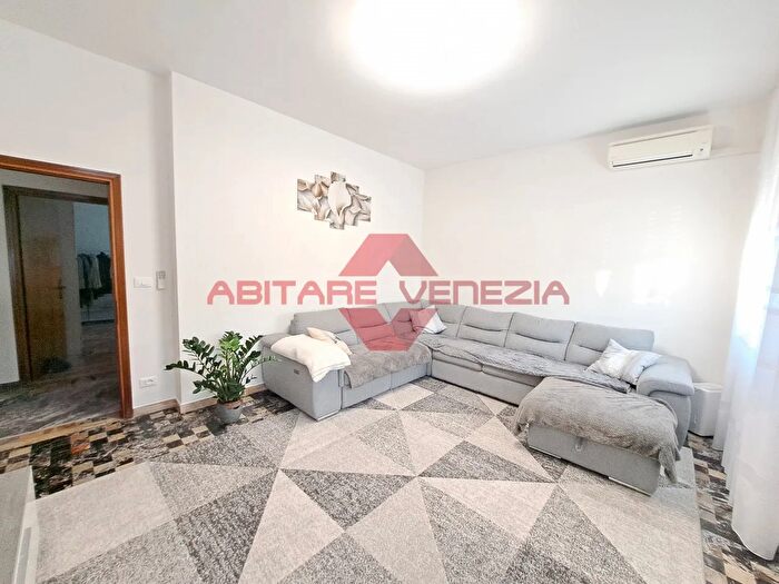 Appartamento trilocale in vendita in Strada della Marina, Venezia