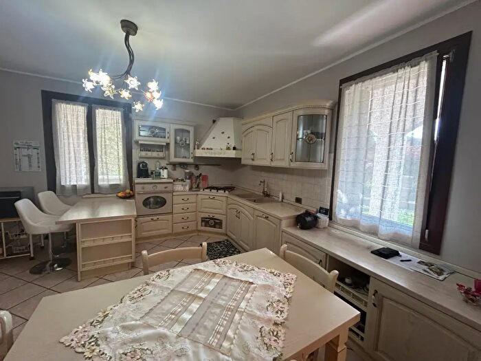 Casa con 8 locali in vendita in Adria Riviera Cengiaretto, Adria