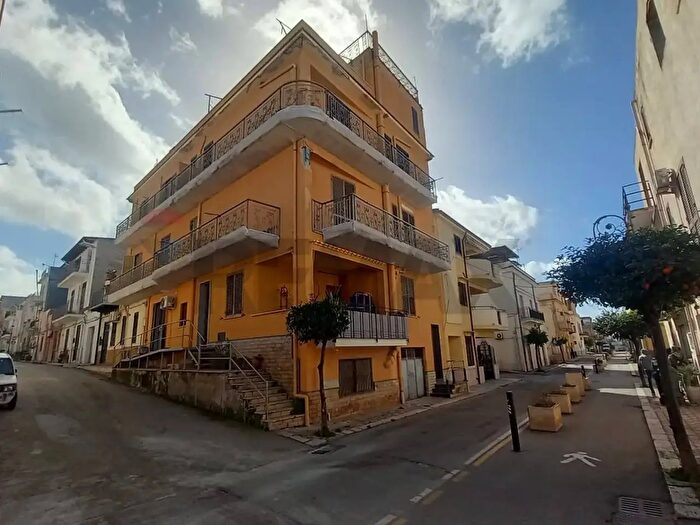 Casa con 14 locali in vendita in Via XXIV Giugno, Trappeto