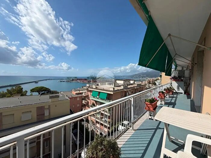 Appartamento con 6 locali in vendita in Genova