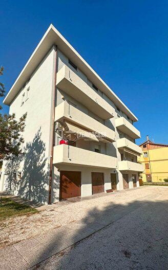 Appartamento trilocale in vendita in Via Francesco Petrarca, Pesaro