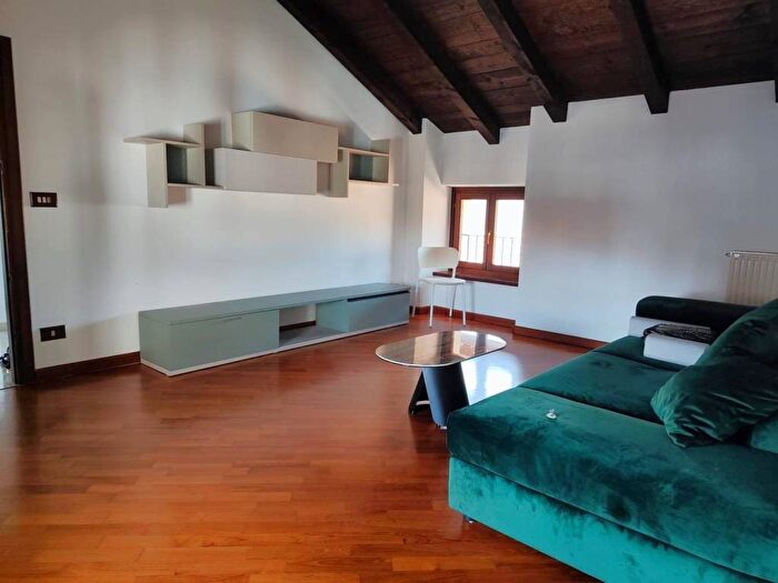 Appartamento trilocale in affitto in Piazzetta Giuseppe Garibaldi, Centro, Cividale del Friuli