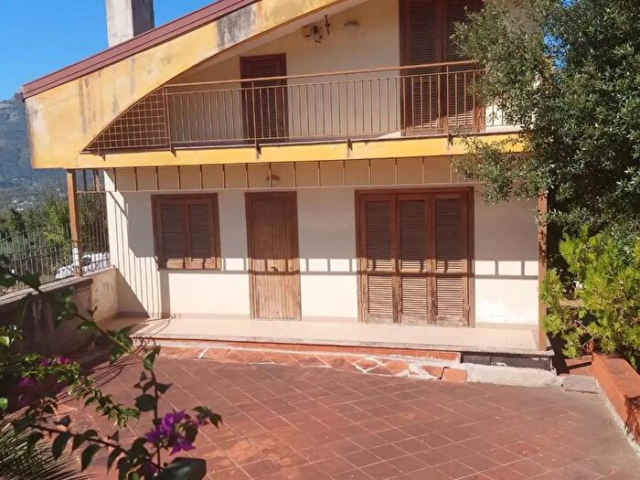 Casa quadrilocale in vendita in Giffoni Sei Casali