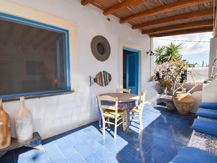 Appartamento trilocale in vendita in Contrada Muria, Lipari
