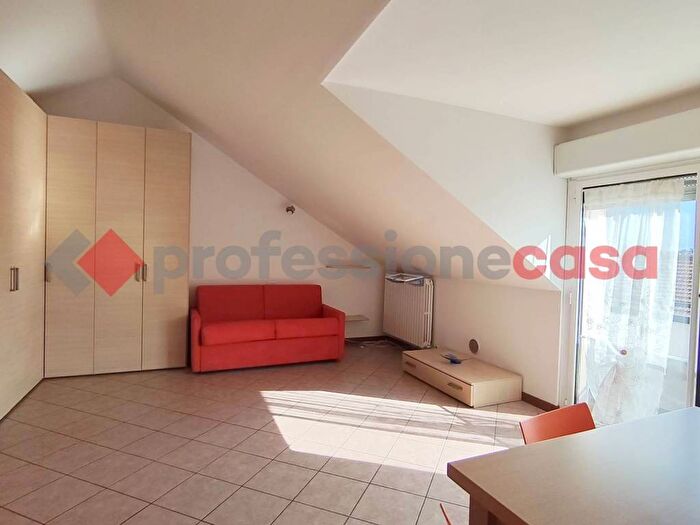 Appartamento monolocale in affitto in Via Conte Verde, Dergano, Milano