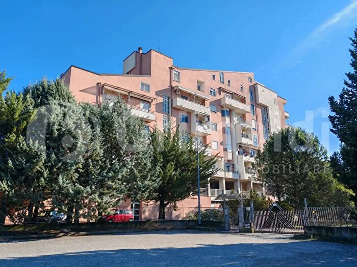 Appartamento quadrilocale in vendita in Via M Rotili, Benevento