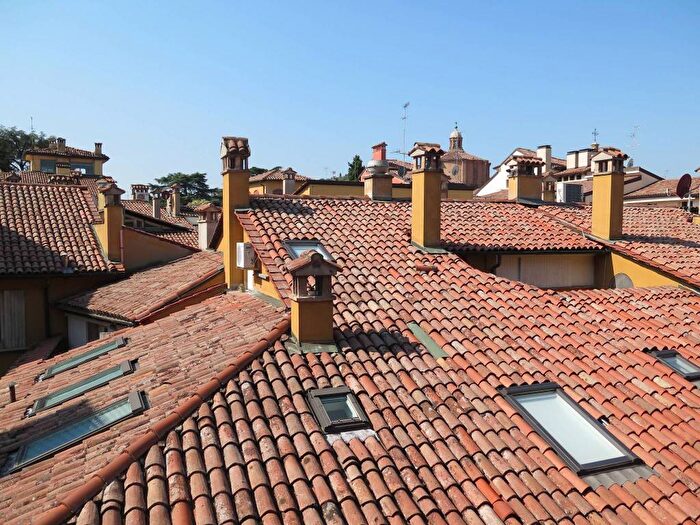 Appartamento trilocale in affitto in Via Volto Santo, Centro Storico, Bologna