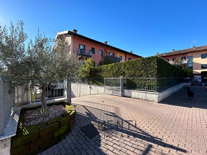 Appartamento trilocale in affitto in via Miglio, San Pietro, Lavagno