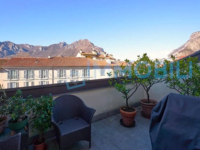 Appartamento trilocale in vendita in Vicolo Airoldi, Lecco
