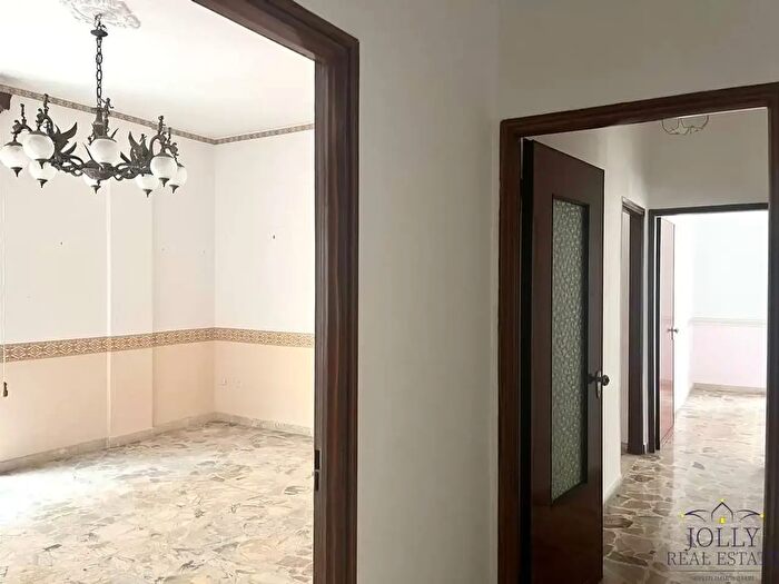 Appartamento con 5 locali in vendita in Via Raffaello, Siracusa