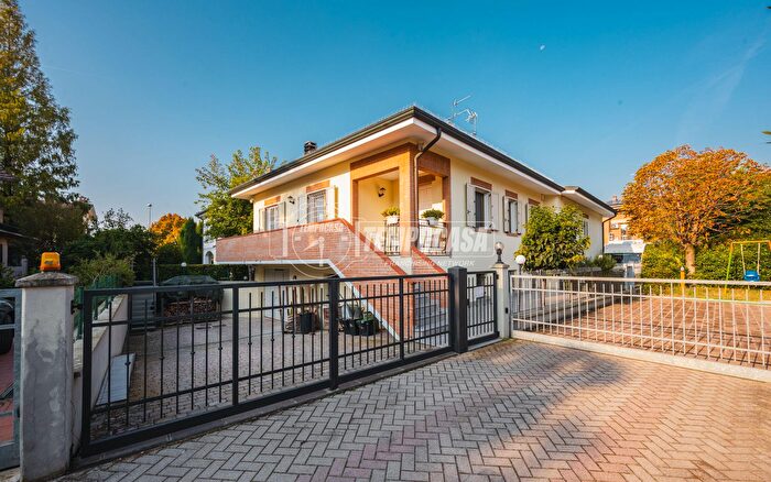 Casa con 5 locali in vendita in Castelnuovo Rangone