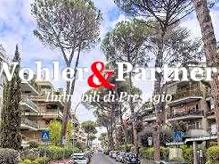 Appartamento quadrilocale in vendita in Roma