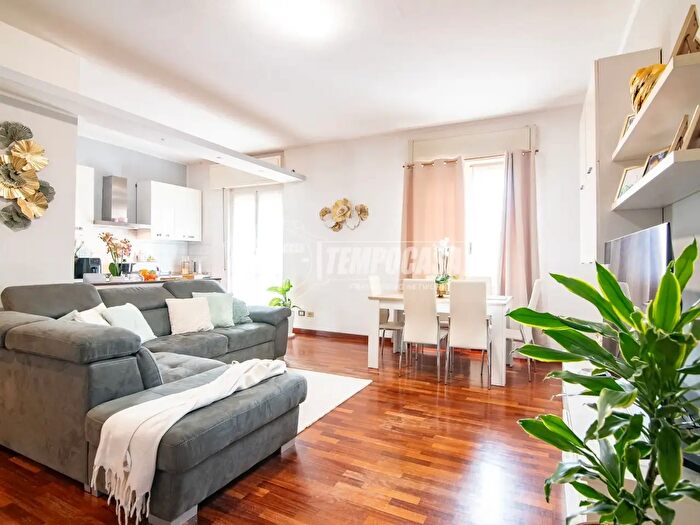 Appartamento trilocale in vendita in Via Febo Borrameo, Cassano DAdda