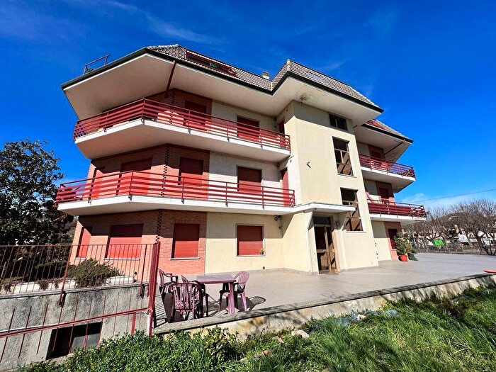 Appartamento quadrilocale in affitto in Viale Europa, Centro, Castelnuovo Don Bosco