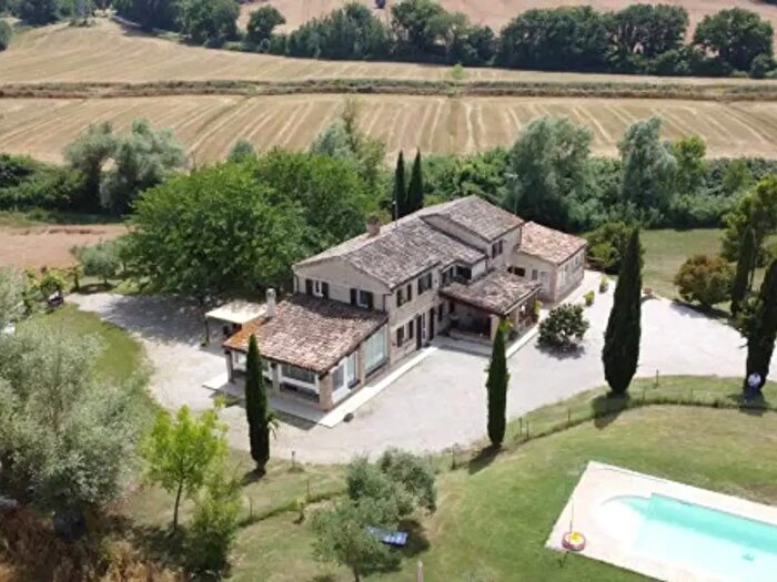 Casa con 6 locali in vendita in Via Roma, San Costanzo